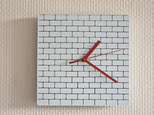 Wandklok Bricks, Huis en Inrichting, Woonaccessoires | Klokken, Nieuw, Wandklok, Analoog, Ophalen of Verzenden