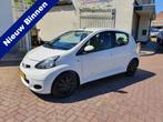 Toyota Aygo 1.0-12V Xcite White *Half leder / Airco*, Voorwielaandrijving, Gebruikt, 4 stoelen, Origineel Nederlands