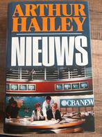 Arthur Hailey - Nieuws, Boeken, Ophalen of Verzenden, Gelezen, Nederland
