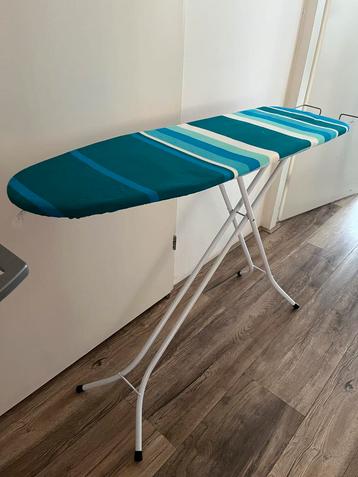 Strijkplank - Zo goed als nieuw beschikbaar voor biedingen