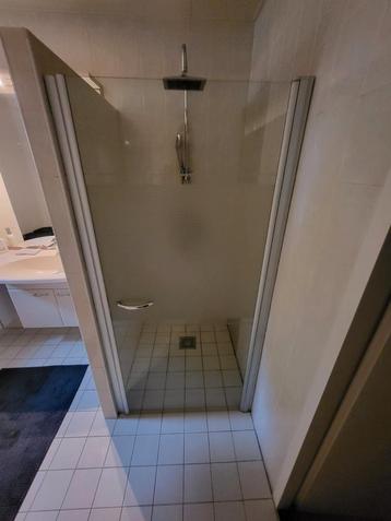 Complete glazen douchecabine deur beschikbaar voor biedingen