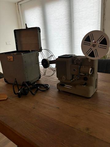 Eumig projector in bijbehorende koffer beschikbaar voor biedingen