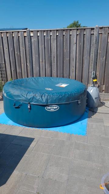 Lay-z-spa Milan jacuzzi met bubbels  beschikbaar voor biedingen