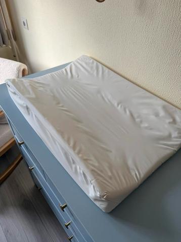 Verschoonkussen beschikbaar voor biedingen