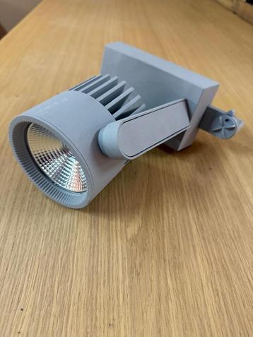 Ca 200 meter 3 fase rail spotverlichting winkel + 175 spots  beschikbaar voor biedingen