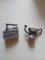 Vintage Tinnen Beeldjes - Strijkijzer & Lamp, Antiek en Kunst, Antiek | Tin, Ophalen of Verzenden
