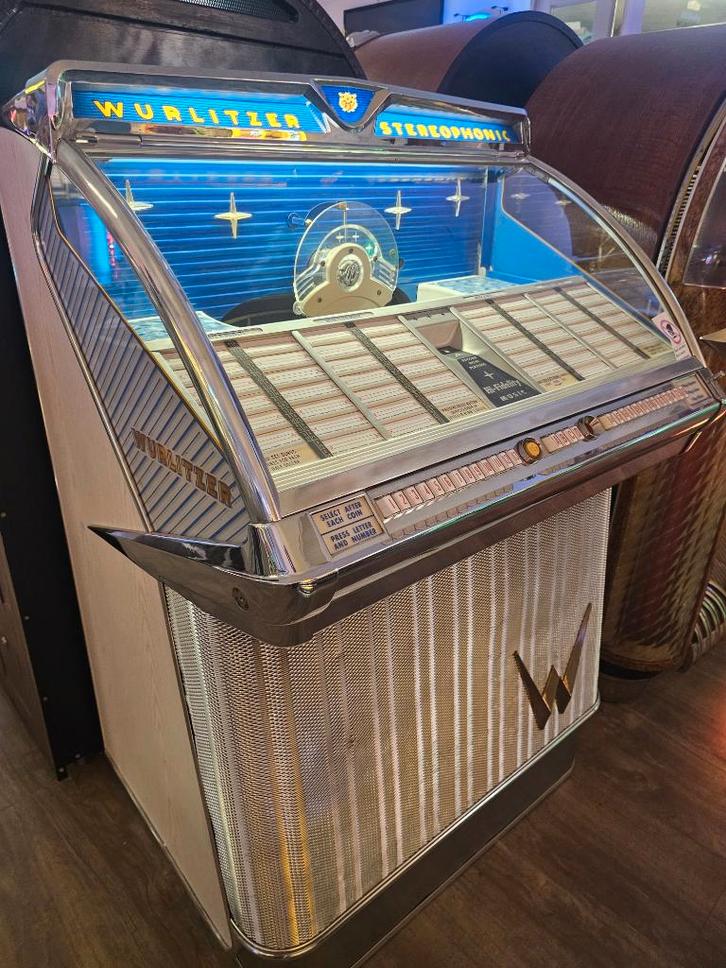 Wurlitzer 2304, Verzamelen, Automaten | Jukeboxen, Zo goed als nieuw, Wurlitzer, 1950 tot 1960, Met singles, Ophalen