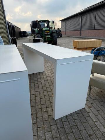 Statafels beschikbaar voor biedingen