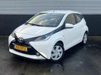 Toyota Aygo 1.0 VVT-i x-play Fabrieksgarantie tot 16 nov 202, Auto's, Voorwielaandrijving, Stof, Gebruikt, Euro 6