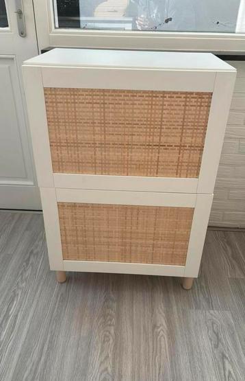 Rotan kast met 2 deurtjes beschikbaar voor biedingen