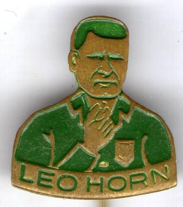 Leo Horn groen/koper voetbal scheidsrechter speldje ( Z_207) beschikbaar voor biedingen