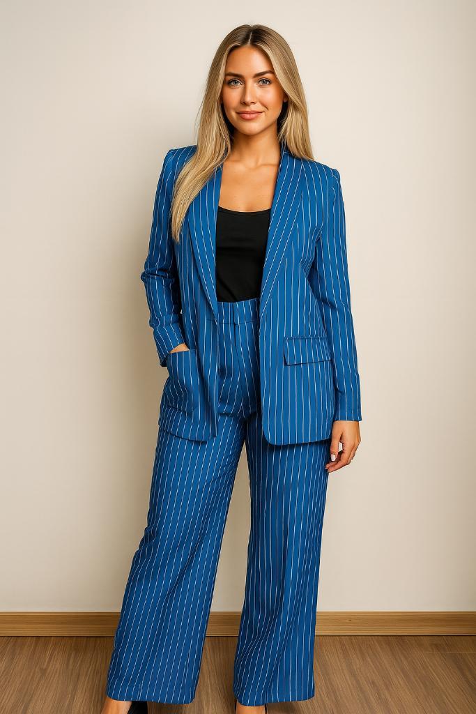 Damespak in blauw met witte strepen – NIEUW, Kleding | Dames, Jasjes, Kostuums en Pakken, Nieuw, Kostuum of Pak, Maat 36 (S), Blauw