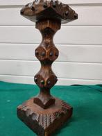 kandelaar bewerkt hout met smeedijzeren spijkers, Huis en Inrichting, Woonaccessoires | Kandelaars en Kaarsen, Ophalen of Verzenden