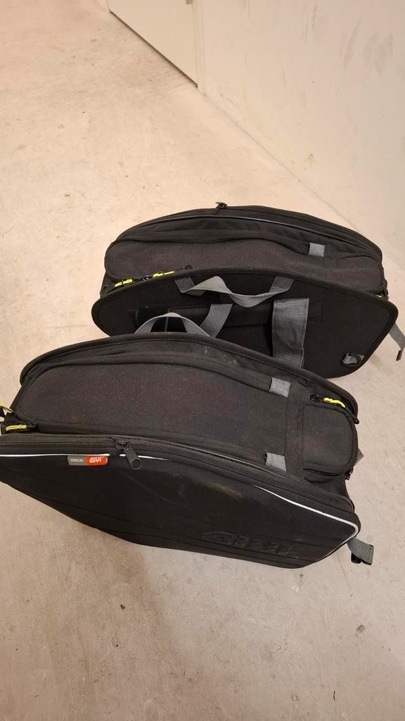Givi EA101B Motortassen - Zijkoffers, Motoren, Accessoires | Koffers en Tassen, Gebruikt, Ophalen of Verzenden