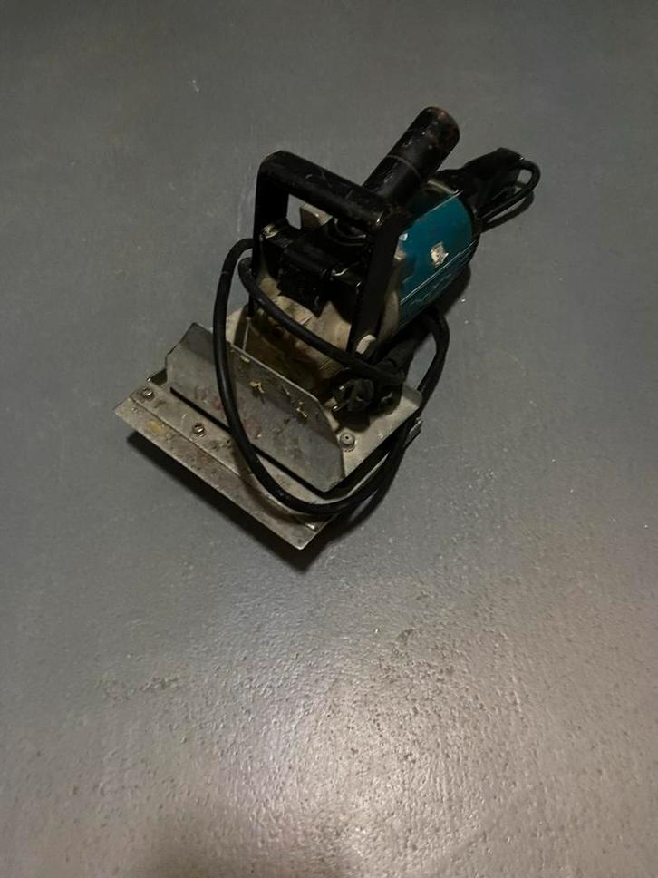 Makita Stripmachine - Ideaal voor PVC verwijdering, Doe-het-zelf en Verbouw, Gereedschap | Schuurmachines, Gebruikt, Overige typen