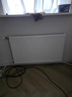 Radiator nette staat Met nieuwe thermostaat kraan, Ophalen, 30 tot 80 cm, Radiator, Zo goed als nieuw