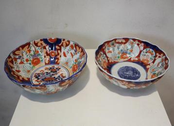 Paar Imari porseleinen kommen  beschikbaar voor biedingen