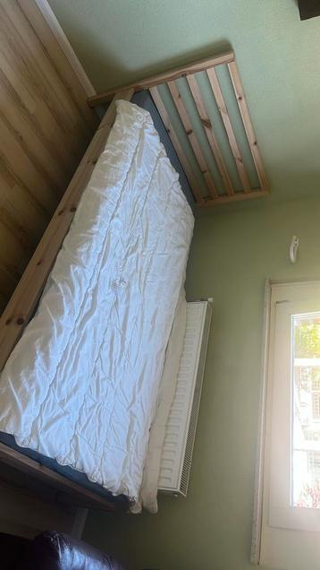 Bed beschikbaar voor biedingen