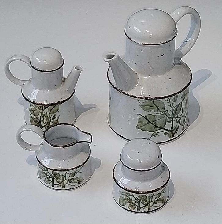 4-delig Midwinter Stonehenge porseleinen servies, Huis en Inrichting, Keuken | Servies, Gebruikt, Overige typen, Overige stijlen