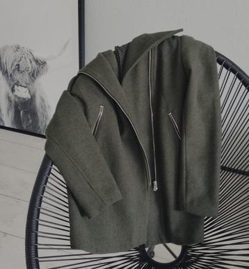 Bershka olijgroene najaars jas met s beschikbaar voor biedingen