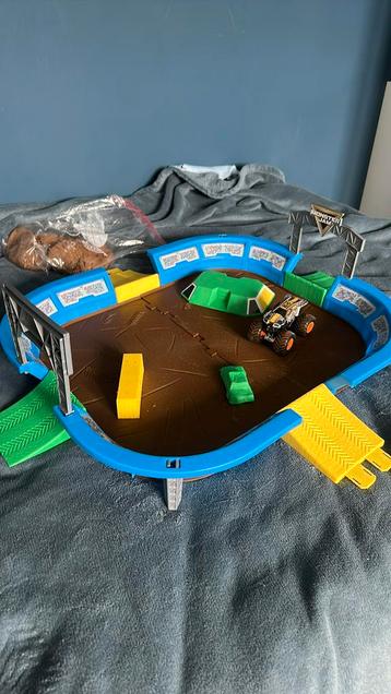 MonsterJam - Monster dirt arena playset beschikbaar voor biedingen
