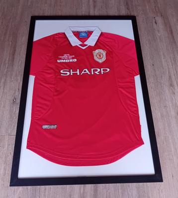 Ingelijst voetbalshirt Jaap Stam Manchester United 1999 beschikbaar voor biedingen