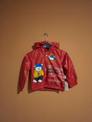 Rode jongens regenjasje maat 80 beschikbaar voor biedingen