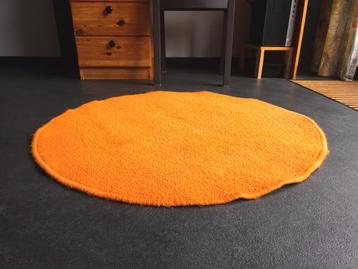 Vloerkleed Oranje rond 80 cm beschikbaar voor biedingen