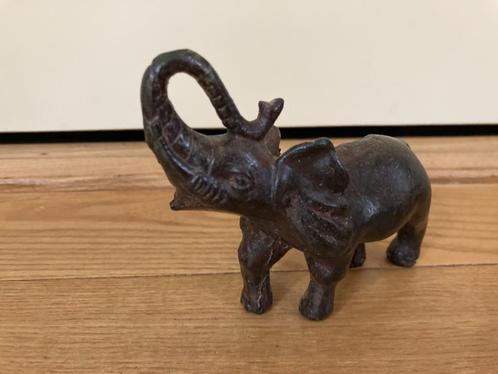 Decoratieve olifant met opstaande slurf ijzer of legering, Verzamelen, Dierenverzamelingen, Zo goed als nieuw, Beeldje of Figuurtje