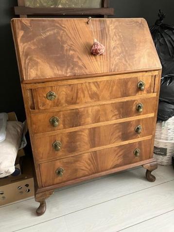 Brocante antiek vintage dressoir van hout beschikbaar voor biedingen