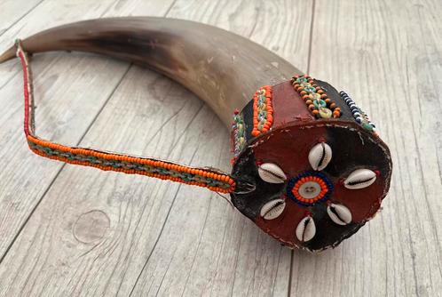 Koehoorn drinkbeker Samburu Kenia, Antiek en Kunst, Kunst | Niet-Westerse kunst, Ophalen of Verzenden