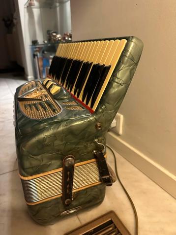 Vintage Galanti Accordeon 120 bas beschikbaar voor biedingen
