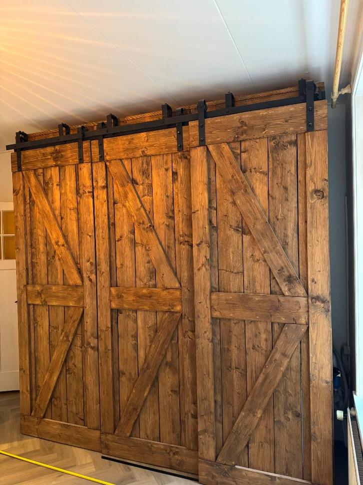 Donkerbruine robuuste kast met schuifdeursysteem 2,5 meter, Huis en Inrichting, Kasten | Kledingkasten, Zo goed als nieuw, 200 cm of meer