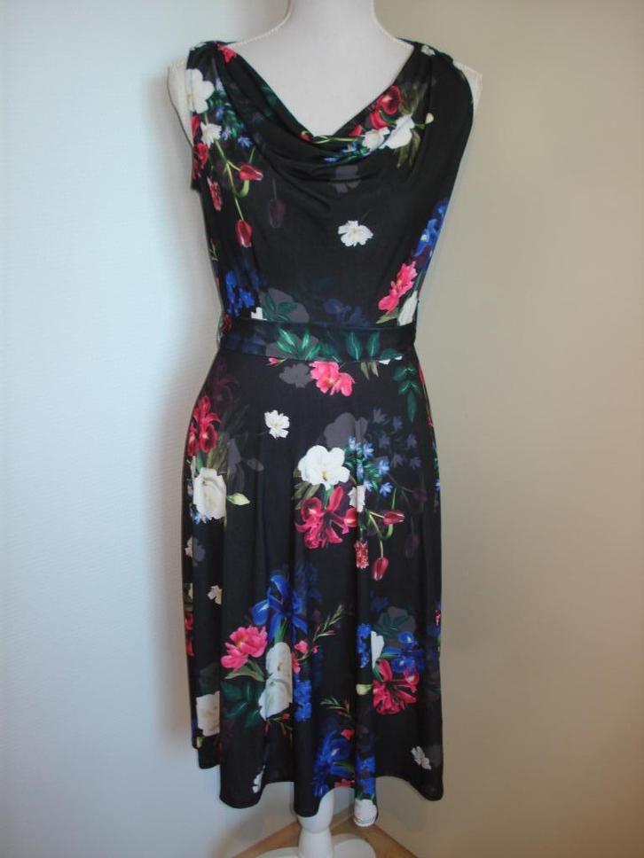 Zwart bloem jurk Billie & blossom, Kleding | Dames, Jurken, Nieuw, Maat 36 (S), Zwart, Knielengte, Ophalen of Verzenden
