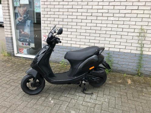 GAVE PIAGGIO ZIP SP 45 4-T BLACK ON BLACK BROM BJ2013 7000K, Fietsen en Brommers, Scooters | Piaggio