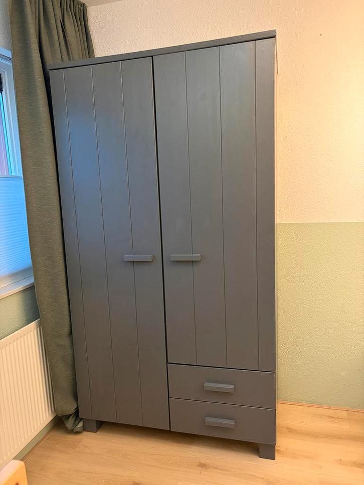 Woood Dennis houten kledingkast - grijs, Huis en Inrichting, Kasten | Kledingkasten, Zo goed als nieuw, 200 cm of meer, 100 tot 150 cm