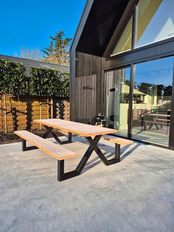 Picknicktafel met stalen x frame  beschikbaar voor biedingen