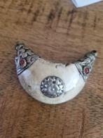 Antieke, Tibetaanse hanger van been met Tibet zilver., Ophalen of Verzenden, Zilver, Hanger
