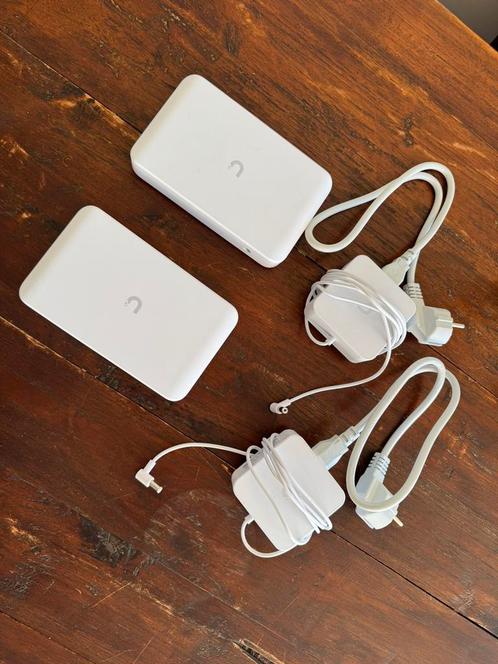 2 ubiquiti USW lite 8 POE, Computers en Software, Routers en Modems, Zo goed als nieuw, Router, Ophalen