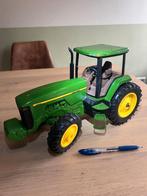 Te koop tractor John Deere, schaal 1:16 merk Ertl type 8300, Hobby en Vrije tijd, Ophalen of Verzenden, Nieuw, Tractor of Landbouw