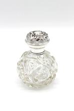 Engels kristallen parfumfles met zilveren dop, chester 1906., Ophalen of Verzenden, Zilver