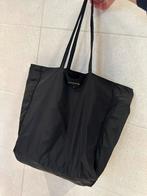 Prada tas, Verzenden