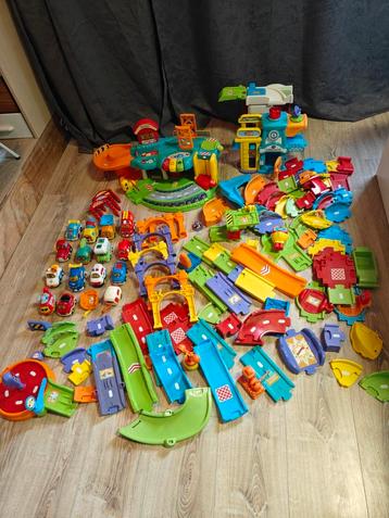 Toet toet autobaan uitgebreid set beschikbaar voor biedingen