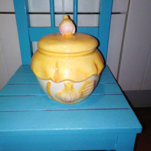 Vintage knoflookpot geel met knoflookopdruk in relief, Huis en Inrichting, Keuken | Keukenbenodigdheden, Gebruikt, Ophalen