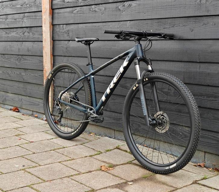 Trek Marlin 7 Gen 2 Matte Navy Blue - nieuwe aandrijflijn!, Fietsen en Brommers, Fietsen | Mountainbikes en ATB, Zo goed als nieuw