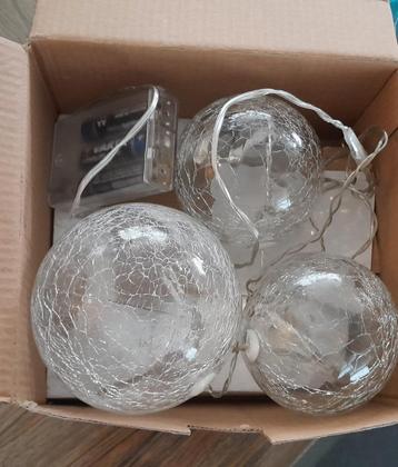  Glazen Ballen met licht  voor kerst beschikbaar voor biedingen