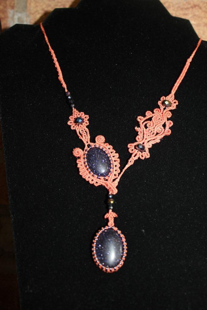 ketting met hanger macramé, Sieraden, Tassen en Uiterlijk, Kettingen, Nieuw, Steen of Mineraal, Oranje, Met hanger, Ophalen of Verzenden