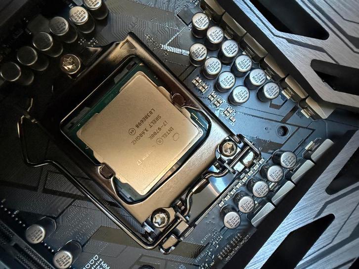 Asus Maximus Hero X + i9-9900k - Zo goed als nieuw!, Computers en Software, Moederborden, Zo goed als nieuw, Intel, DDR4, Ophalen of Verzenden