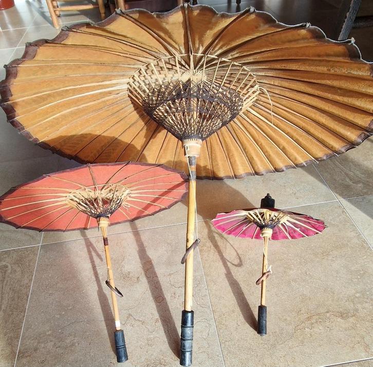 Twee traditionele Burma paraplu’s, Antiek en Kunst, Curiosa en Brocante, Ophalen of Verzenden