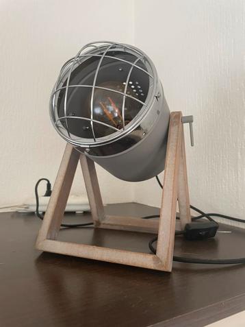 Twee leuke industriele lampen beschikbaar voor biedingen